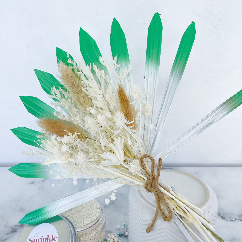 Dried Sun Palm Arrangement for Cake Toppers - Green/White