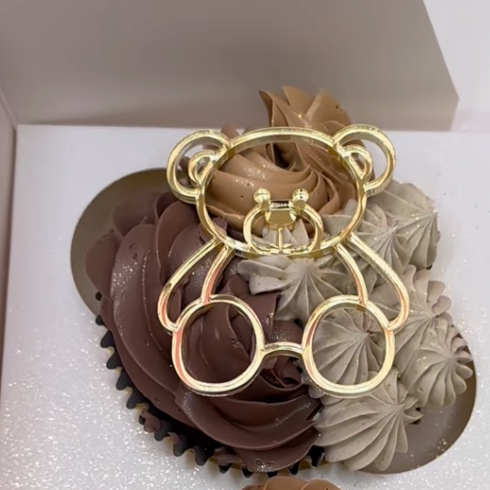 Alex and 2025 ani cupcake