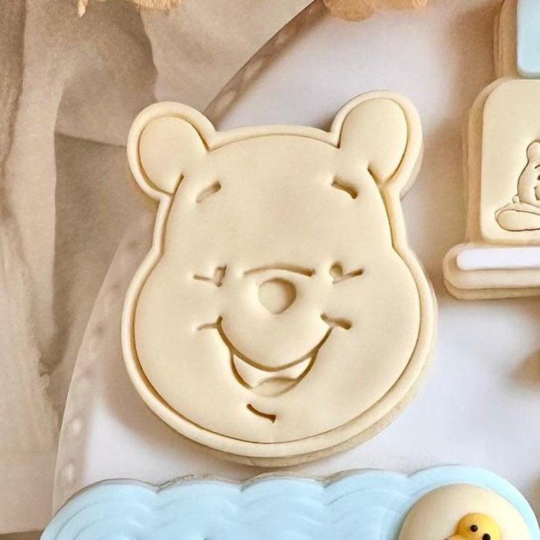 Plastic Cookie Cutter + Fondant Embosser – Winnie the Pooh