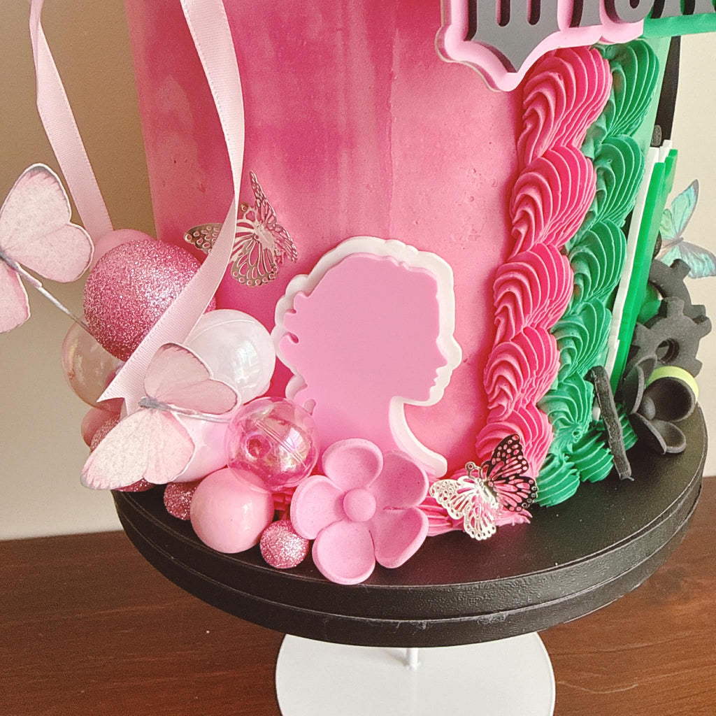 Ausla Wicked Cake Toppers – 24 Stuks, 2 Stijlen: Heksenhoed (zacht PVC) En Kroon (zinklegering), Zilver, Voor Gothic En Verkleedfeesten