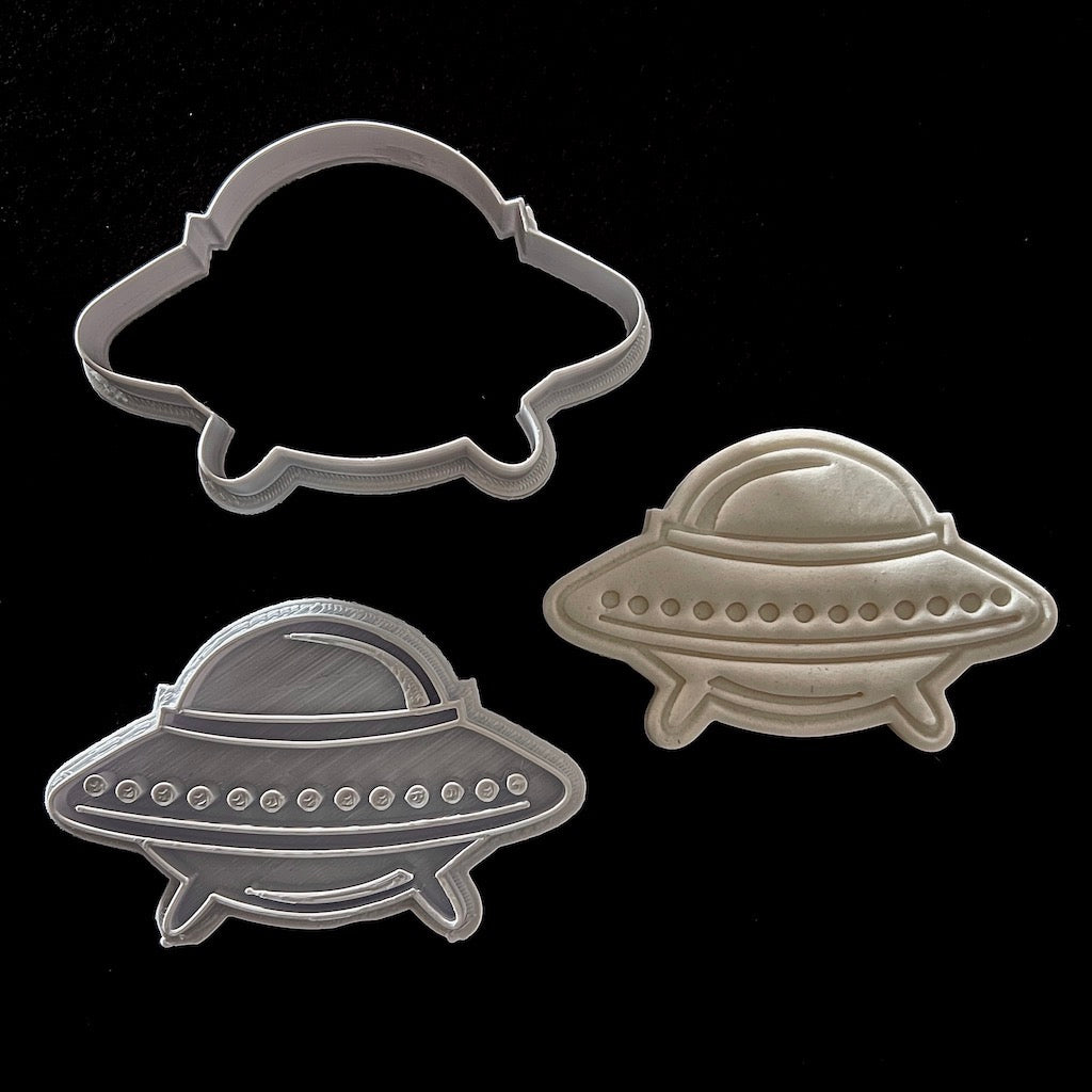 Plastic UFO Flying saucer cosmos space cookie cutter fondant embosser