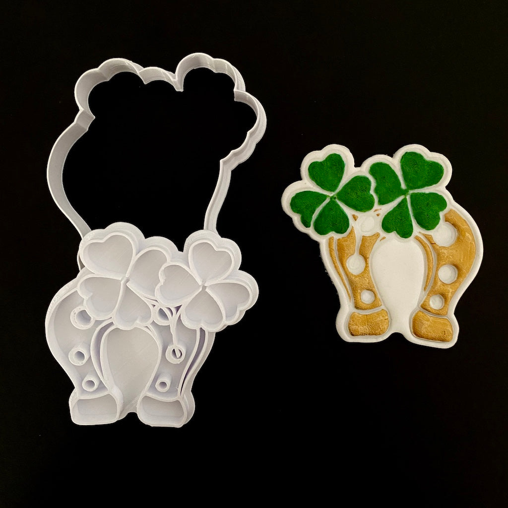 St patrick's day horseshoe with shamrock clover cookie cutter with cookie stamp